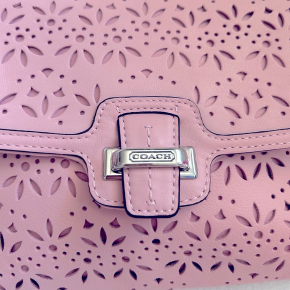 Coach 50632 Taylor eyelet leather flap clutch wristlet, silver/pink tulle 🩷🩶 - Picture 3 of 8